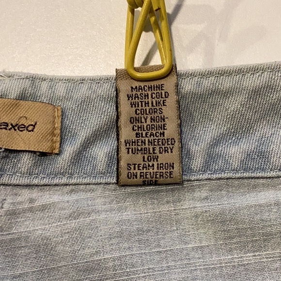 I,e, relaxed faded lt. blue denim jeans - Picture 6 of 8